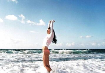 Evangeline Lilly bathing suit