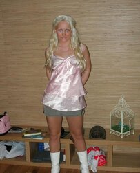 Hottest Blondie Inexperienced Biotch ... !!!
