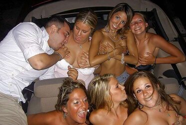 Girlfriens bare.