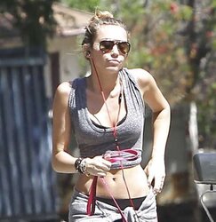 Miley Cyrus belly