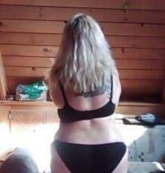 Amatuers with GINORMOUS BOOTIES !!