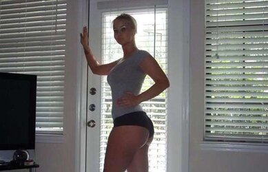 Amatuers with GINORMOUS BOOTIES !!