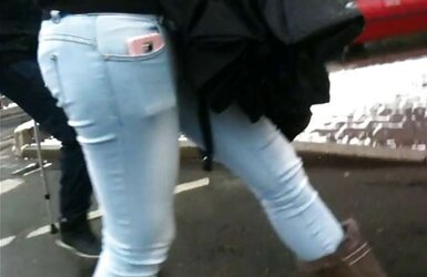 STREET VOYEUR - TEENAGER BUTTS - COMMENT MUDDY PLS