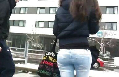 STREET VOYEUR - TEENAGER BUTTS - COMMENT MUDDY PLS