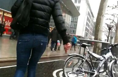 STREET VOYEUR - TEENAGER BUTTS - COMMENT MUDDY PLS