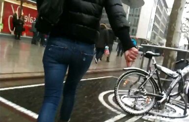 STREET VOYEUR - TEENAGER BUTTS - COMMENT MUDDY PLS
