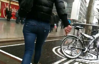 STREET VOYEUR - TEENAGER BUTTS - COMMENT MUDDY PLS