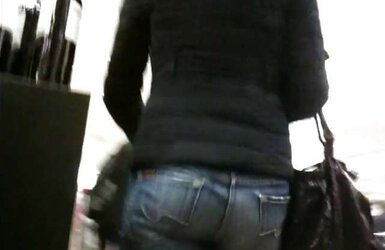 STREET VOYEUR - TEENAGER BUTTS - COMMENT MUDDY PLS