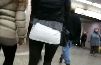 STREET VOYEUR - TEENAGER BUTTS - COMMENT MUDDY PLS