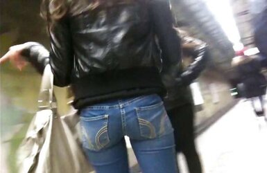 STREET VOYEUR - TEENAGER BUTTS - COMMENT MUDDY PLS
