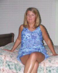 Smoking warm mature mummy