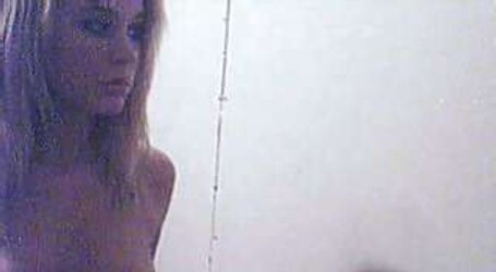 Blondie Inexperienced Stunner