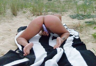 Outdoors mature stretching and showwing with fucktoy for her beau