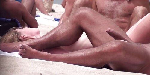 092 Fucky-Fucky on the beach 04. Sexo en la playa