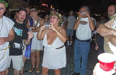 Les salopes (bra-less)
