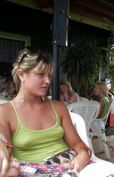 Les salopes (bra-less)