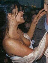 Les salopes (bra-less)