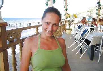Les salopes (bra-less)