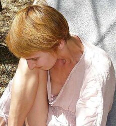 Les salopes (bra-less)
