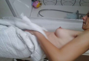 The wifey - tub time