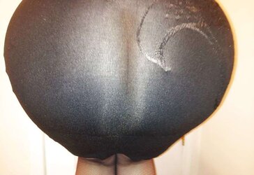 36 G knockers plumper Lateshay in ebony pantyhose