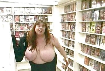 PORNO SHOP MOMS