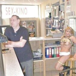PORNO SHOP MOMS
