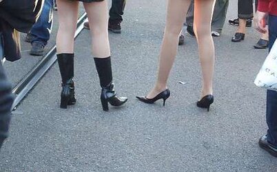 Booted femmes