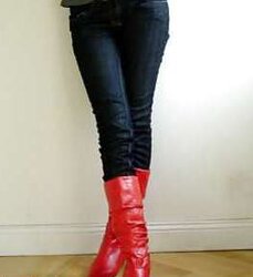 Booted femmes
