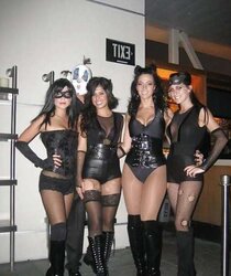 Booted femmes