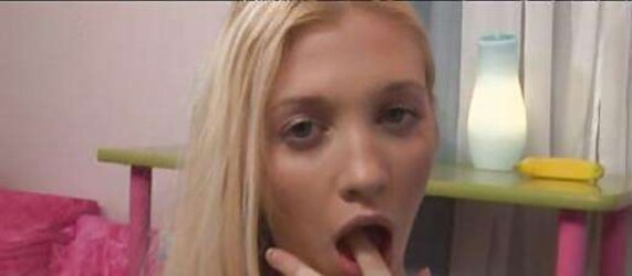 Nymph from Czech Republic penetrate with fellow for a money