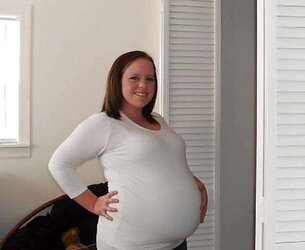 Tres gros ventre enceinte