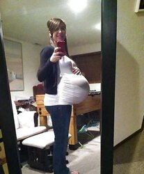 Tres gros ventre enceinte