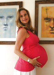 Tres gros ventre enceinte