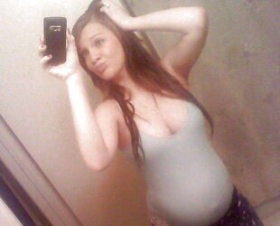 Tres gros ventre enceinte