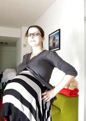 Tres gros ventre enceinte