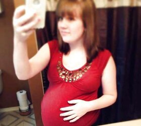 Tres gros ventre enceinte