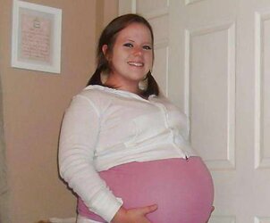 Tres gros ventre enceinte