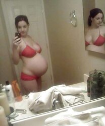 Tres gros ventre enceinte