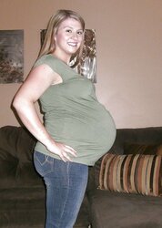 Tres gros ventre enceinte
