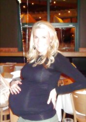 Tres gros ventre enceinte