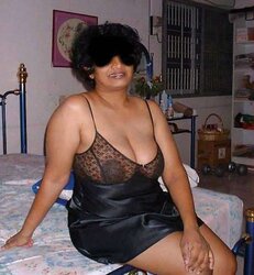 Buxom indian aunty