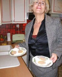 Mature Hottie - Annick