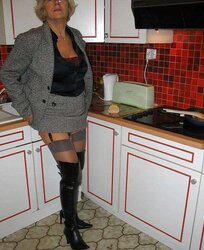 Mature Hottie - Annick