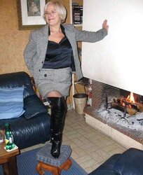 Mature Hottie - Annick