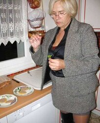 Mature Hottie - Annick