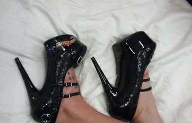 Ballbusting High-Heeled Shoes