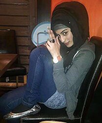 Hijabi Paki Teenager