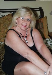 Grannys in pantyhose