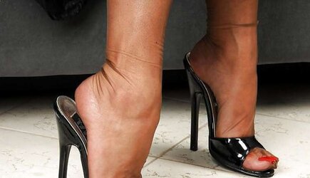 Amanda Nylons